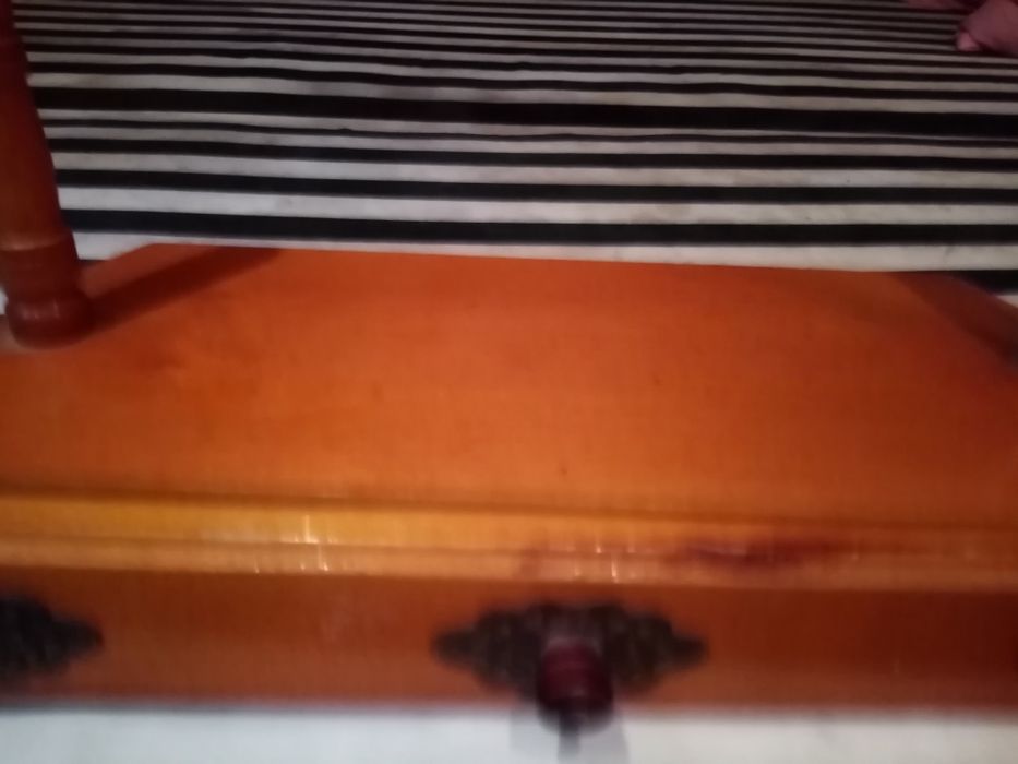 Stara drewniana,mala toaletka bez lusterka