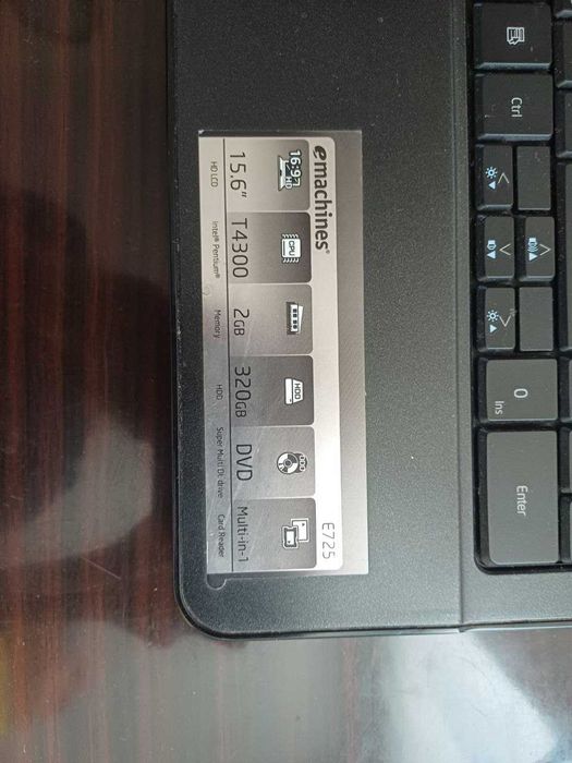 Ноутбук emachines E725