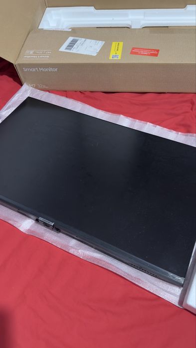 Monitor SAMSUNG Smart M7 32” 4K UHD idealny stan