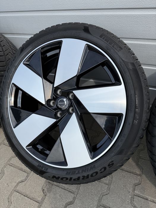 Koła zimowe 20” Volvo XC40 235/45/20-255/40/20 Pirelli 2022R