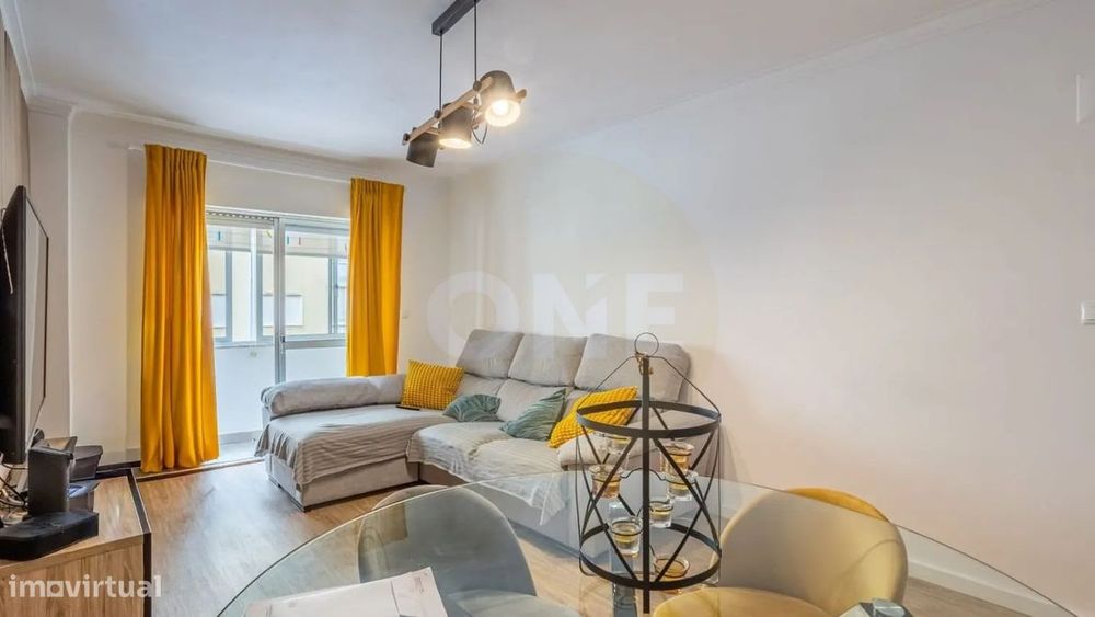 Apartamento T2 Renovado | Casal de São Brás, Amadora