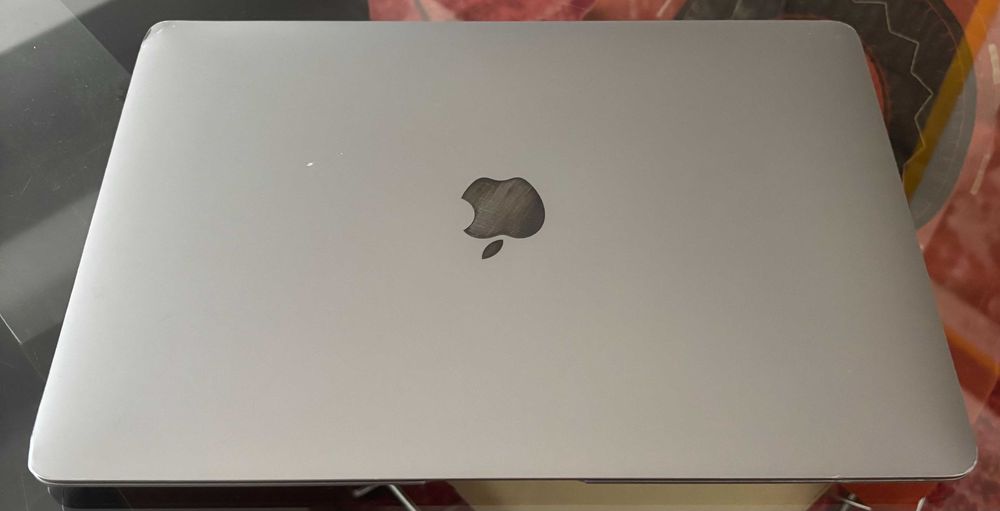 Macbook Air 13" 2020, Core i5 - 1.6Ghz, 8Gb RAM , 256Gb SSD