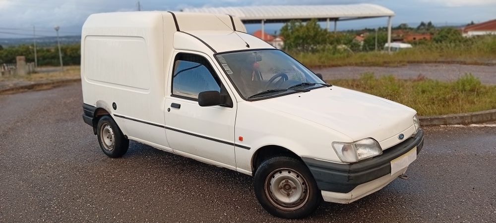 Ford Fiesta Courier 1.8 D ( ler o anúncio até ao fim )