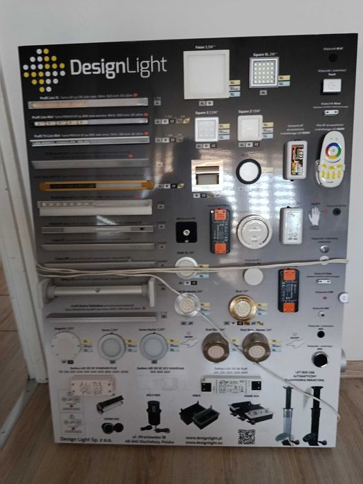 Tablica z oświetleniem,sterownikami i włącznikami LED 75×100