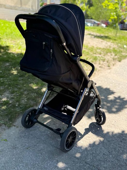 Продам прогулянкову коляску Carrello, чорна