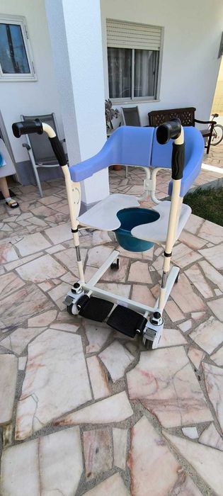 Cadeira sanitária NOVA.
