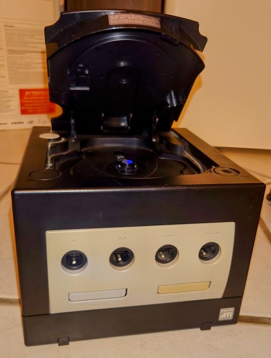 Konsola Nintendo GameCube EUR retro 2 pady, gra sprawna