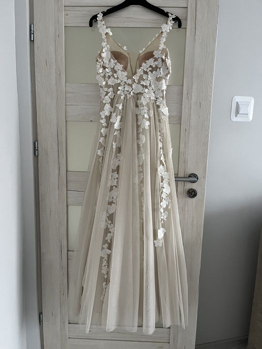 Suknia ślubna kwiaty