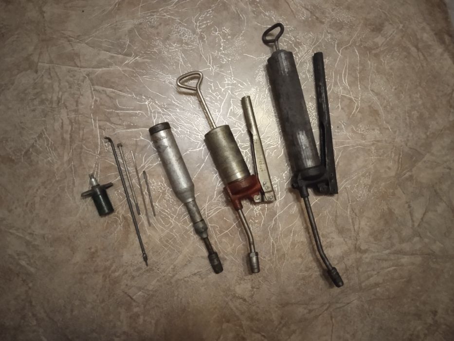 Шприцы  автомобильные для солидолу ,