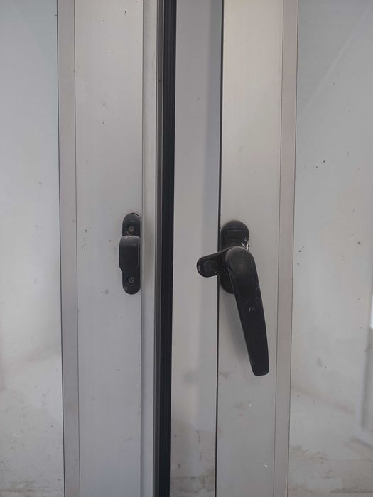 Par de Janelas Alumínio Vidro Duplo Oscilobatente (Com Aro) - 135x100 cm