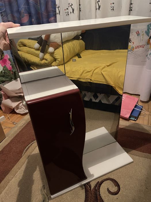 Дзеркало з тумбою у ванну кімнату