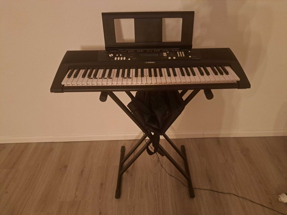 Teclado Yamaha Ez220