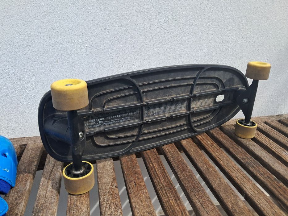 Conjunto Skate board Oxelo + Kit de Proteções Infantis (6 peças)