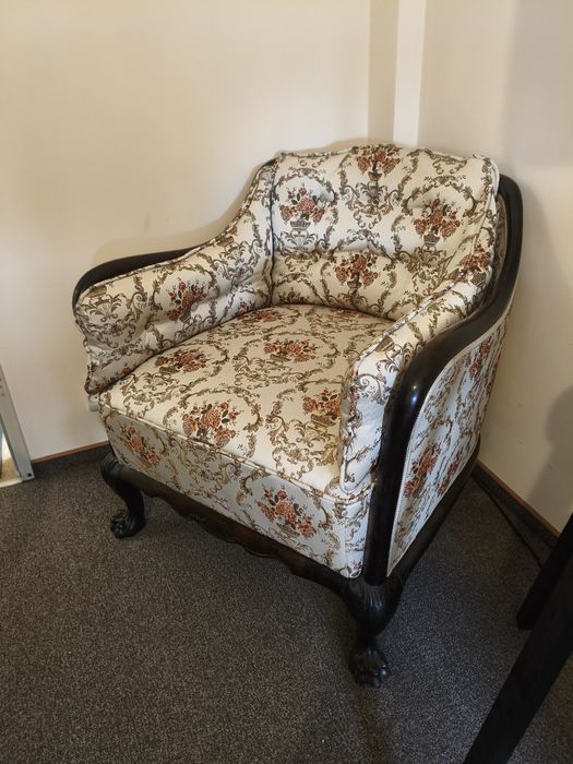 Fotel piękne zdobienia, antyk