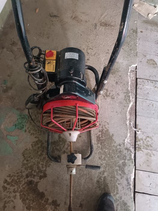 Машинка, аппарат для прочистки труб