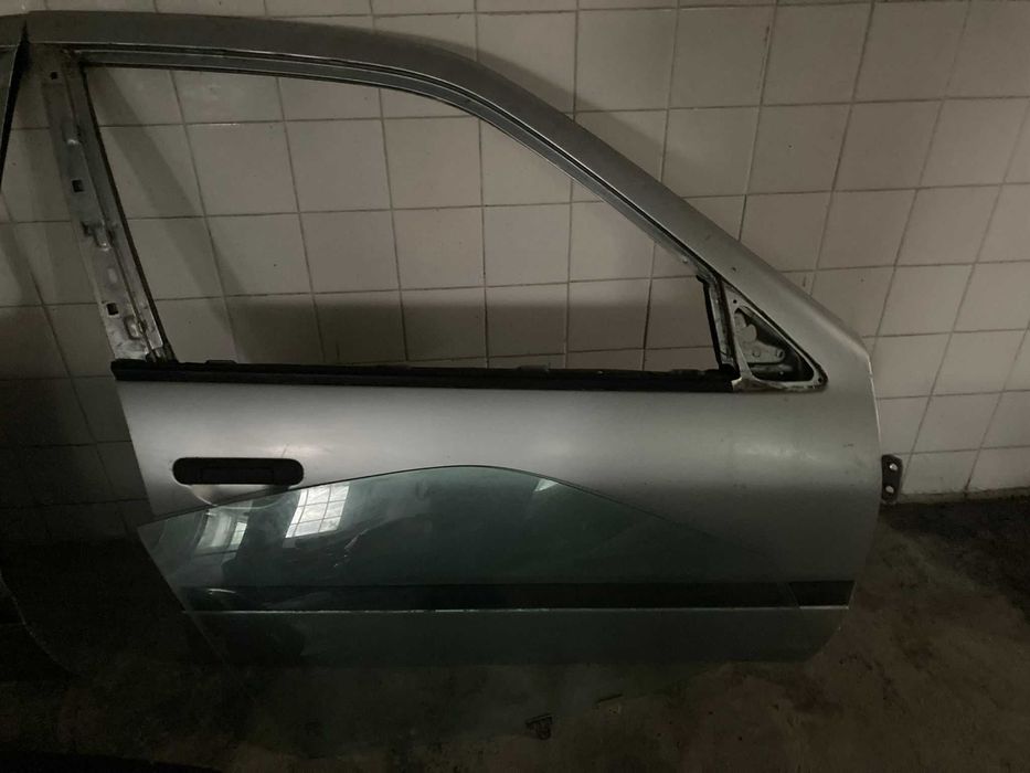 Porta Frente Direita Nissan P10
