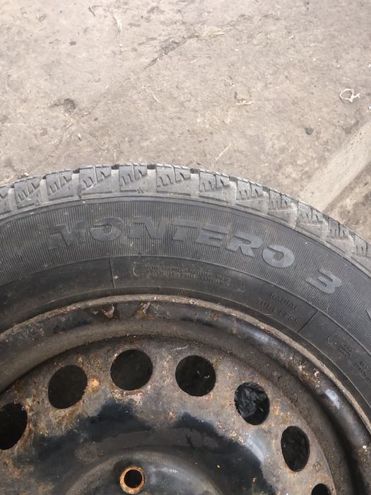 Продам зимову резину з дисками 195/65R15