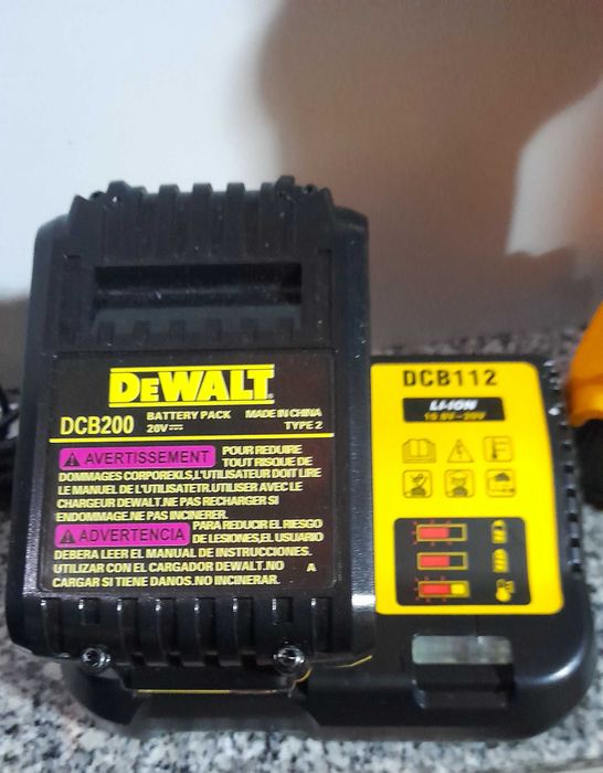 Aparafusadora DEWALT pequena