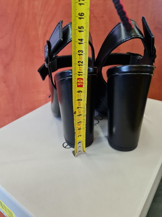 Nowe sandały damskie na obcasie roz 35. Even&Odd