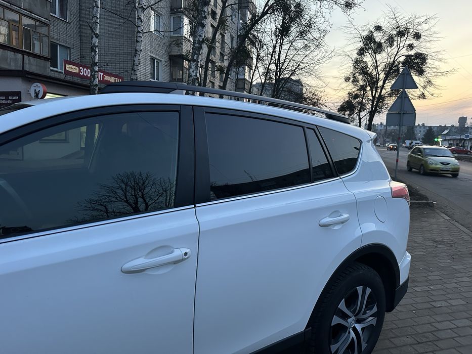 Тойота RAV4 2018