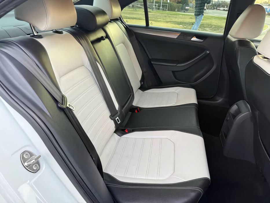 Volkswagen Jetta      2016