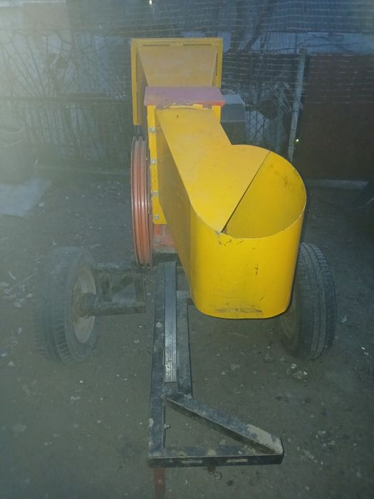 Продаю подрібнювач гілок до мотоблока