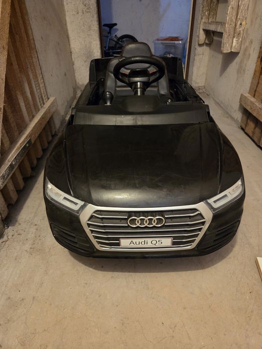 Autko jeżdżące audi akumulator