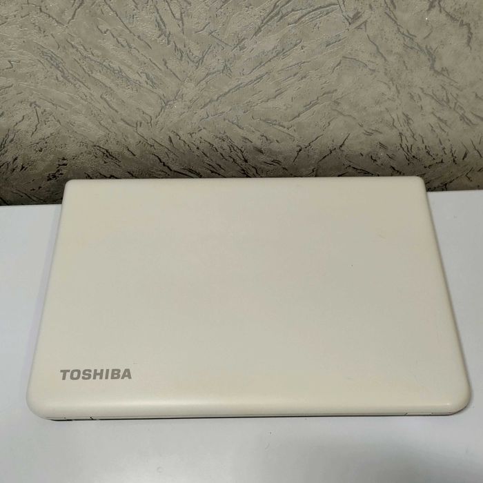 Ноутбук Toshiba C70D-B | 17.3 | 4 ядра AMD A8 | видео 1гб | 8/128 SSD