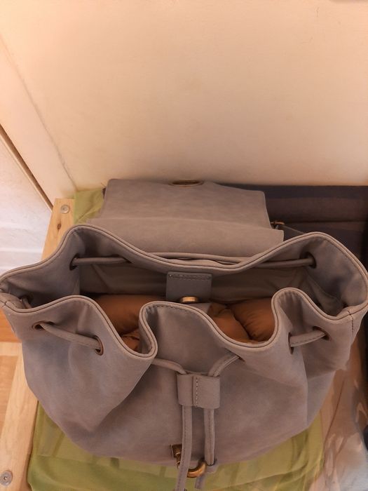 Mochila material tipo pele