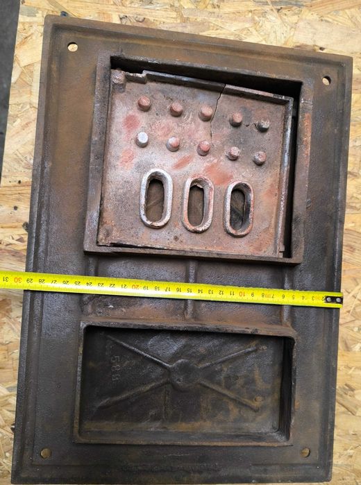 Stare żeliwne drzwiczki od pieca kaflowego