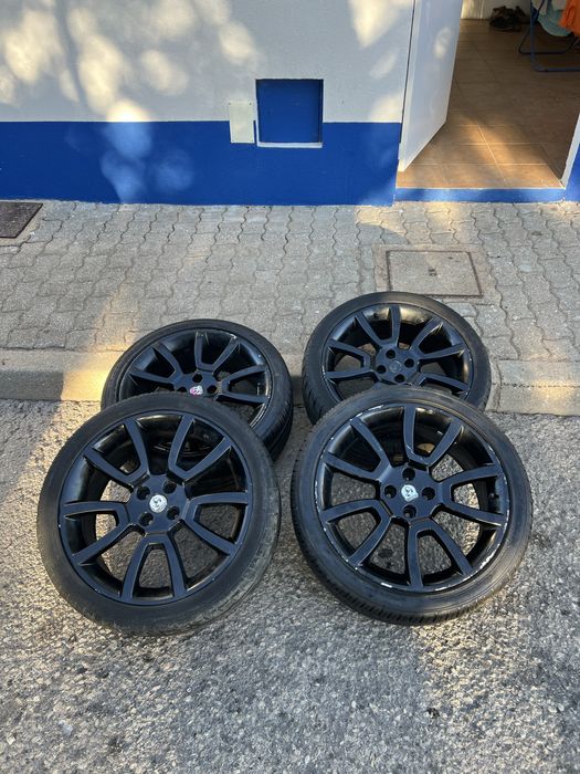 Jantes de abarth com 2 pneus novos e dois usados