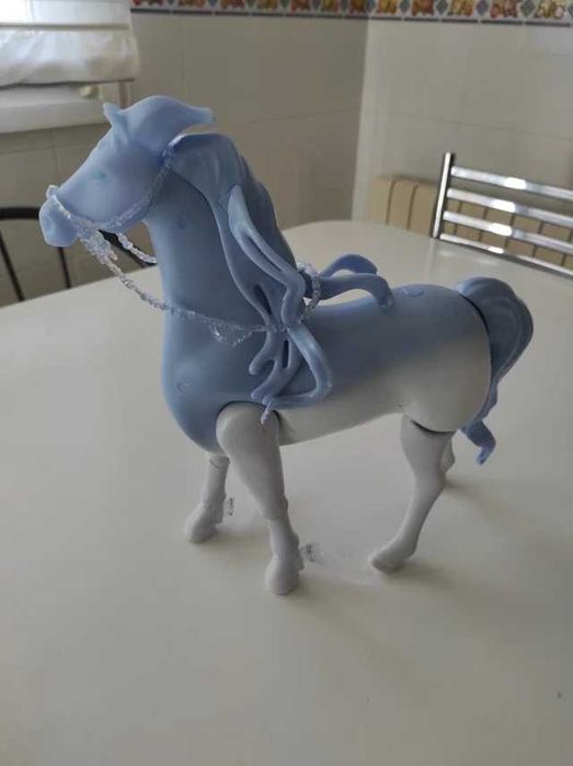 Frozen, cavalo Nokk que movimenta-se