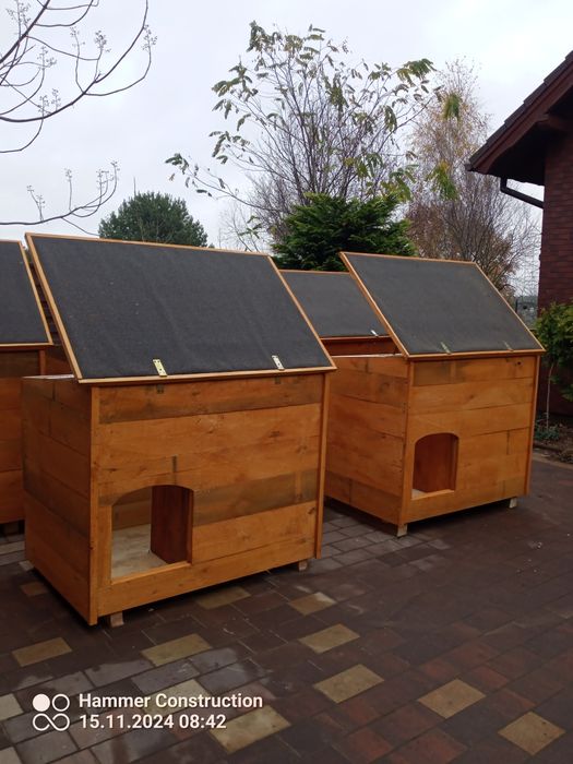 Buda dla psa ocieplana solidna duża