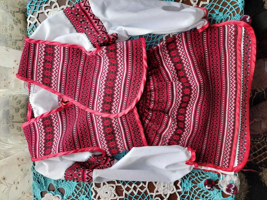 Продам вишиванки для двійні в чудовому стані. Дуже красиві!