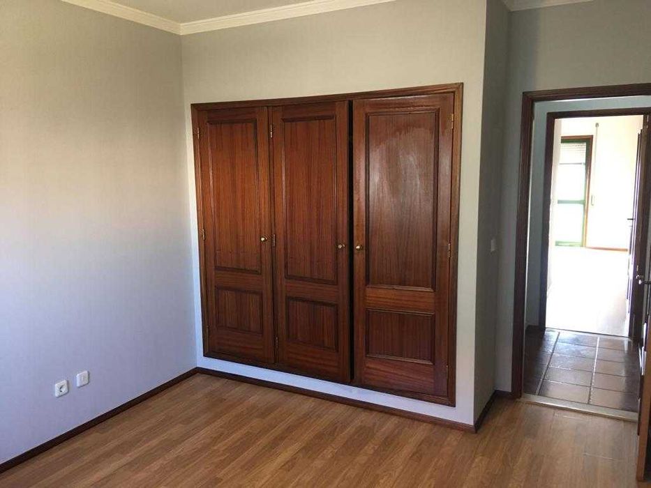 arrenda-se T4+1 duplex - Bustos