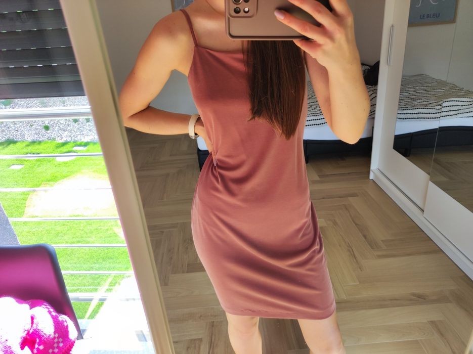 różowa sukienka Monki