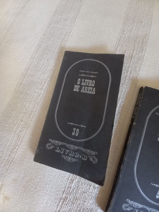 Dois livros coleção B da Estampa