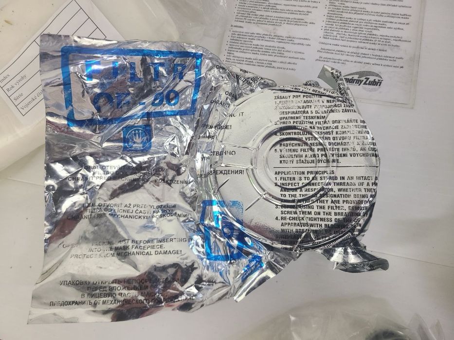 Протигаз  OM-90.