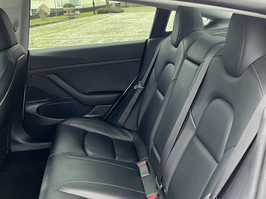 Tesla Model 3  325CV