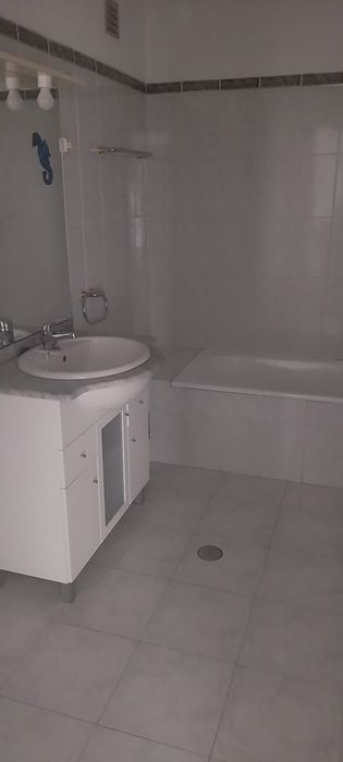 Apart em Entrocamento , a 5m da estação de comboio, para arrendamento.