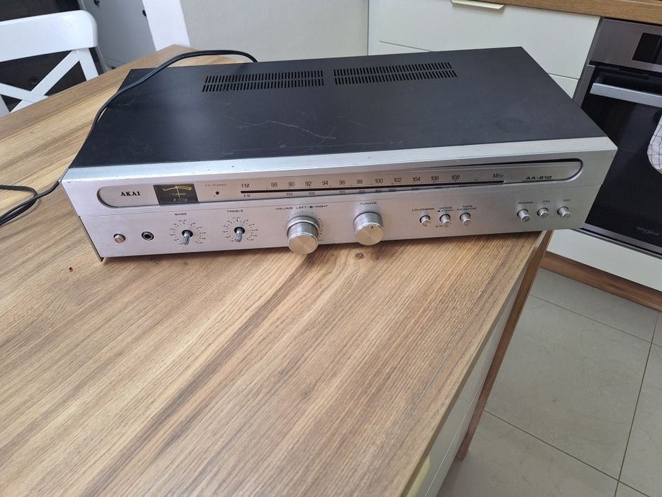 Radiowzmacniacz Akai AA-810