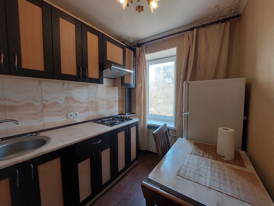 Здаю 1 кімнатну квартиру на Площі Перемоги