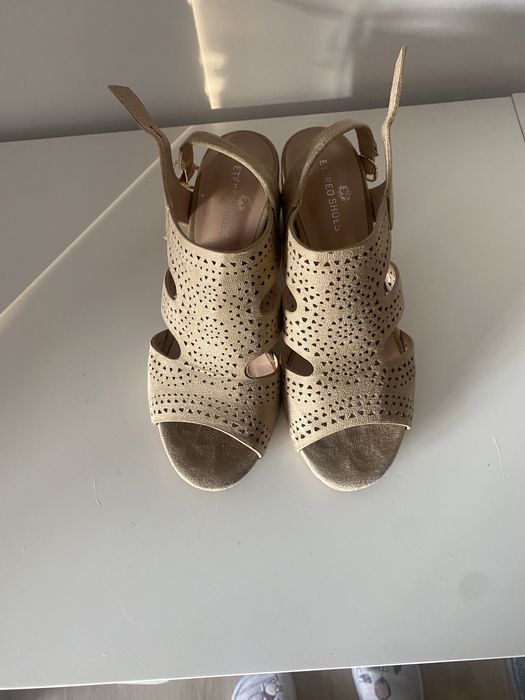 Sandálias de salto alto