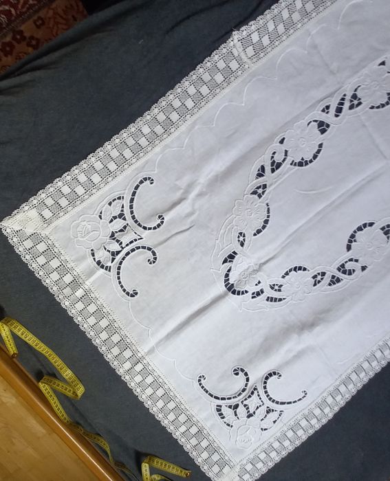 Obrus richelieu rękodzieło