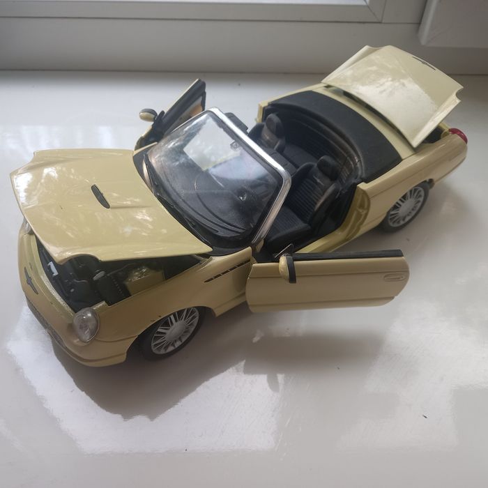 Продам модели машинок.