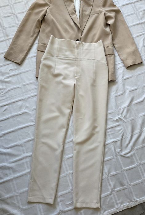 Viralowe eleganckie spodnie damskie ZARA ecru rozmiar S/M