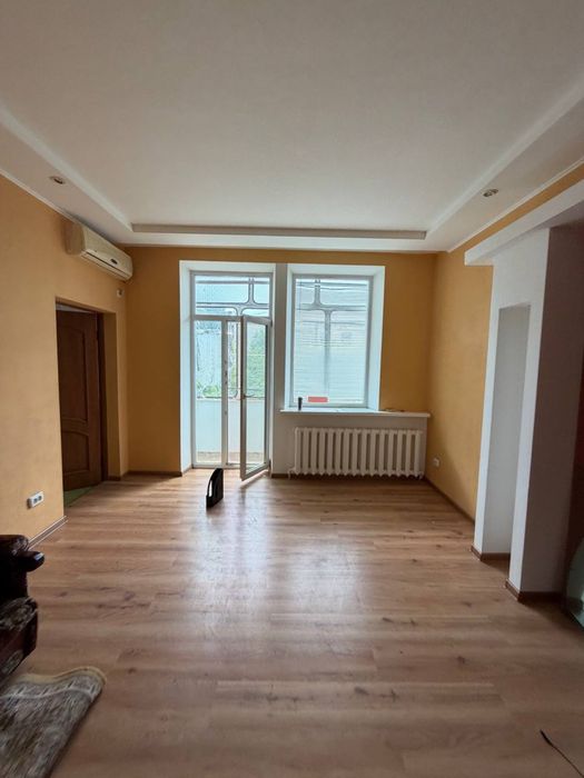 продам 4 комнатную квартиру