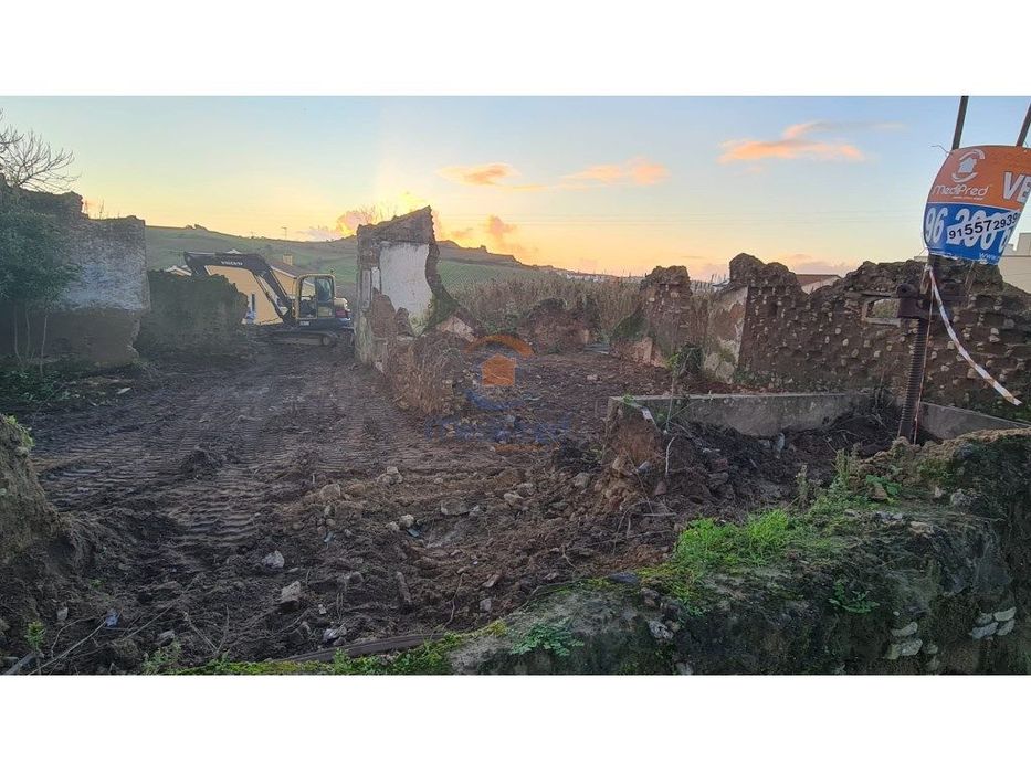Ruína com 170 m2 em terreno com 500 m2 | Arneiros, Ventosa TVD