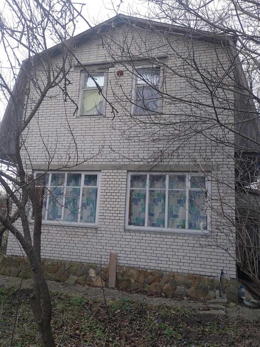 Дачний участок з будинком