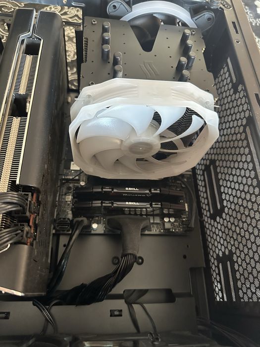 Komputer RX5700XT Ryzen 5 2600 RAM 16GB 3200MHz